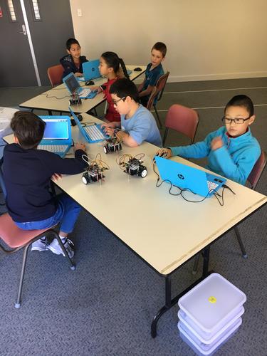 Robotics class Robot Engineers at STEMLOOK
